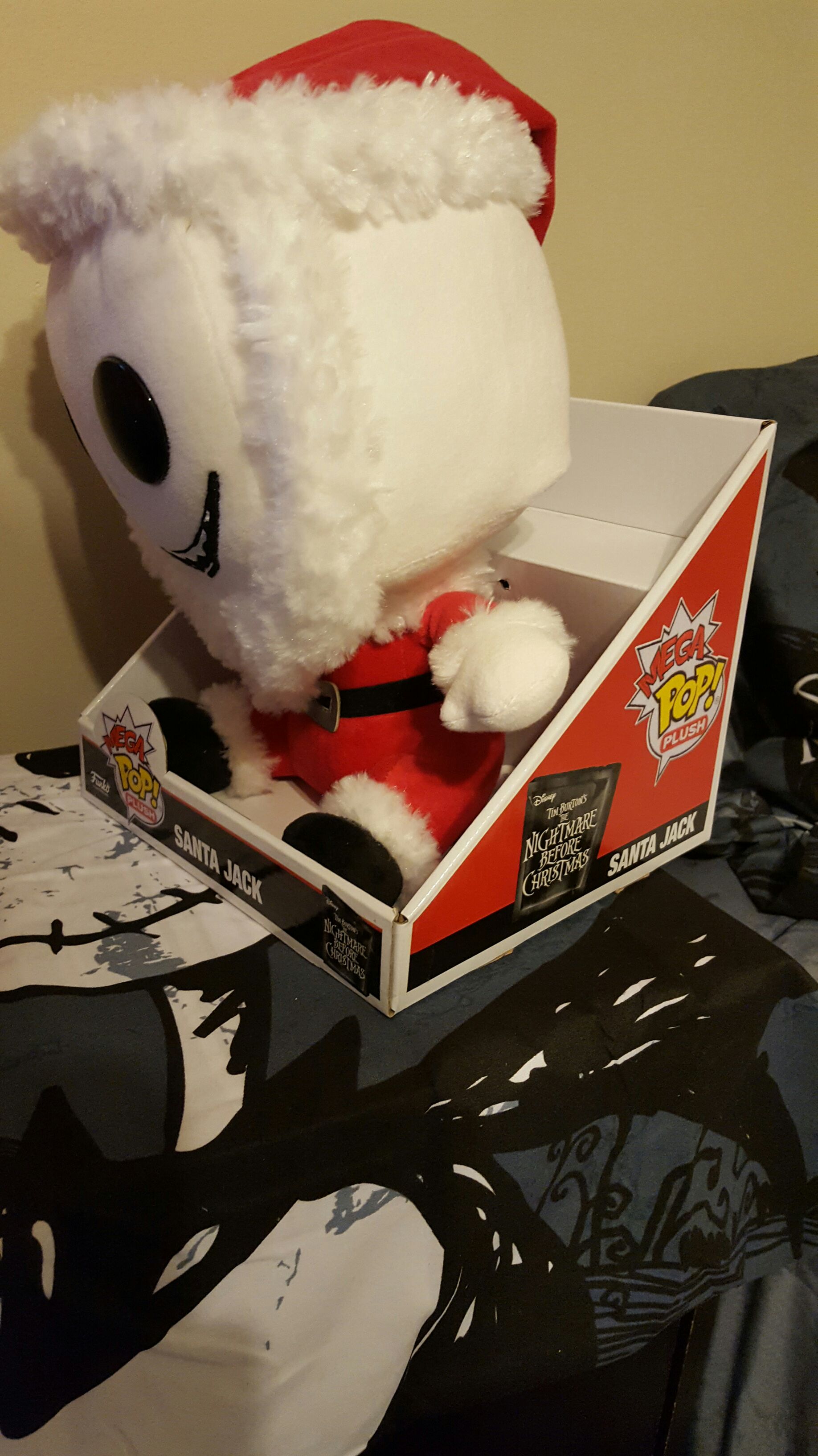 Santa Jack - The Nightmare Before Christmas vinyl figure collectible [Barcode 889698104739] - Main Image 2