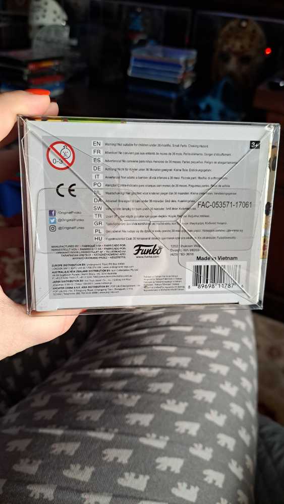 Alice In Wonderland: Queen of Hearts - Disney vinyl figure collectible - Main Image 4