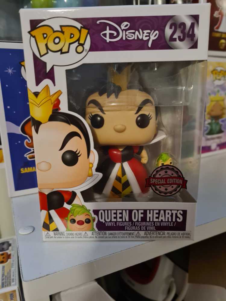 Queen of Hearts (Hot Topic) - Alice in Wonderland vinyl figure collectible [Barcode 889698117876] - Main Image 3