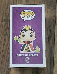 Queen of Hearts (Hot Topic) - Alice in Wonderland vinyl figure collectible [Barcode 889698117876] - Main Image 4