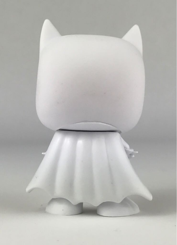 Batman (White) - Batman vinyl figure collectible - Main Image 2