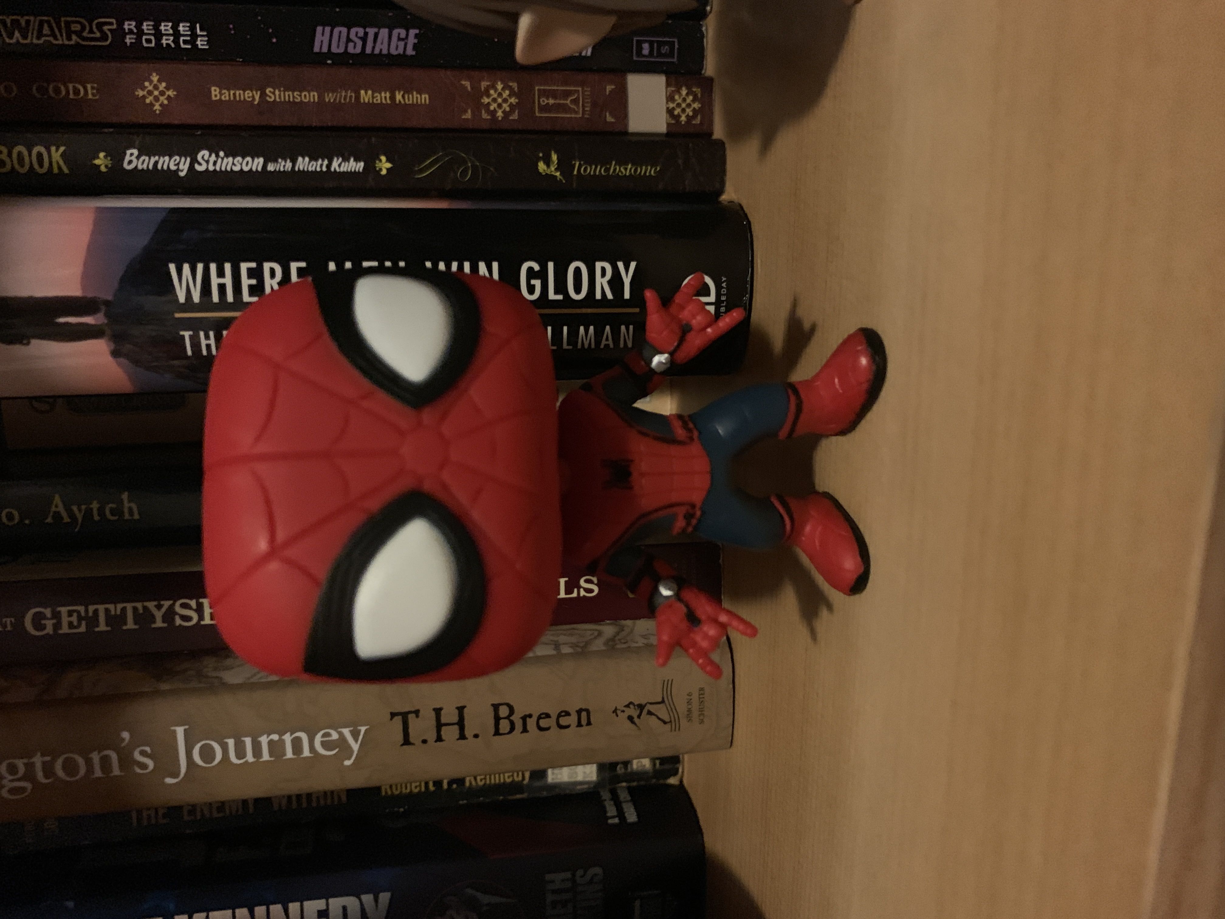 Spider-Man - Marvel Universe vinyl figure collectible [Barcode 889698133173] - Main Image 3