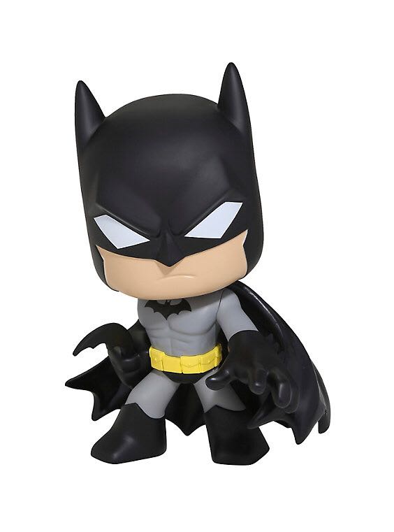 Batman Super Deluxe Vinyl Figure - Batman vinyl figure collectible [Barcode 889698119924] - Main Image 2