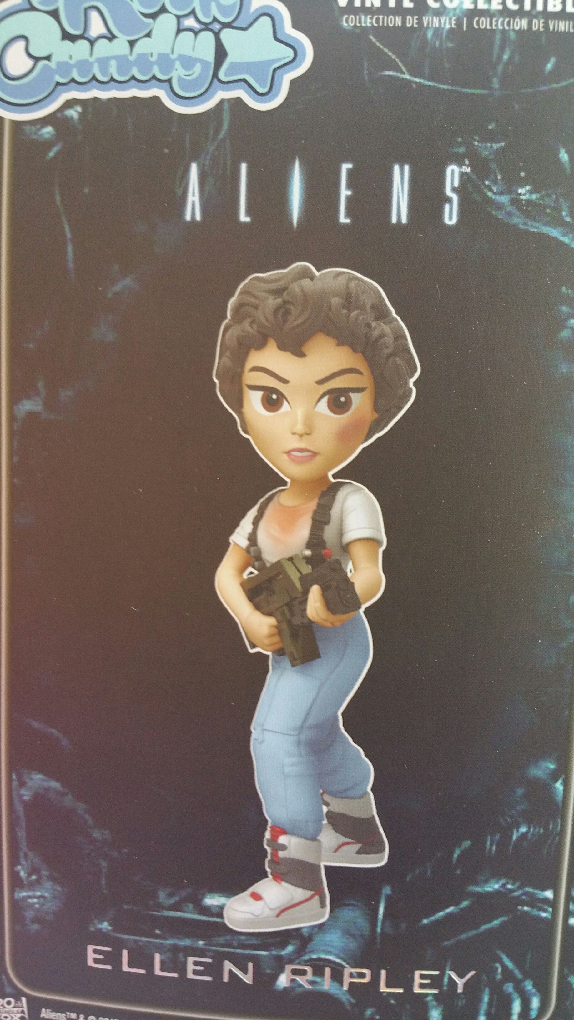 Ellen Ripley - Alien vinyl figure collectible [Barcode 889698138543] - Main Image 2