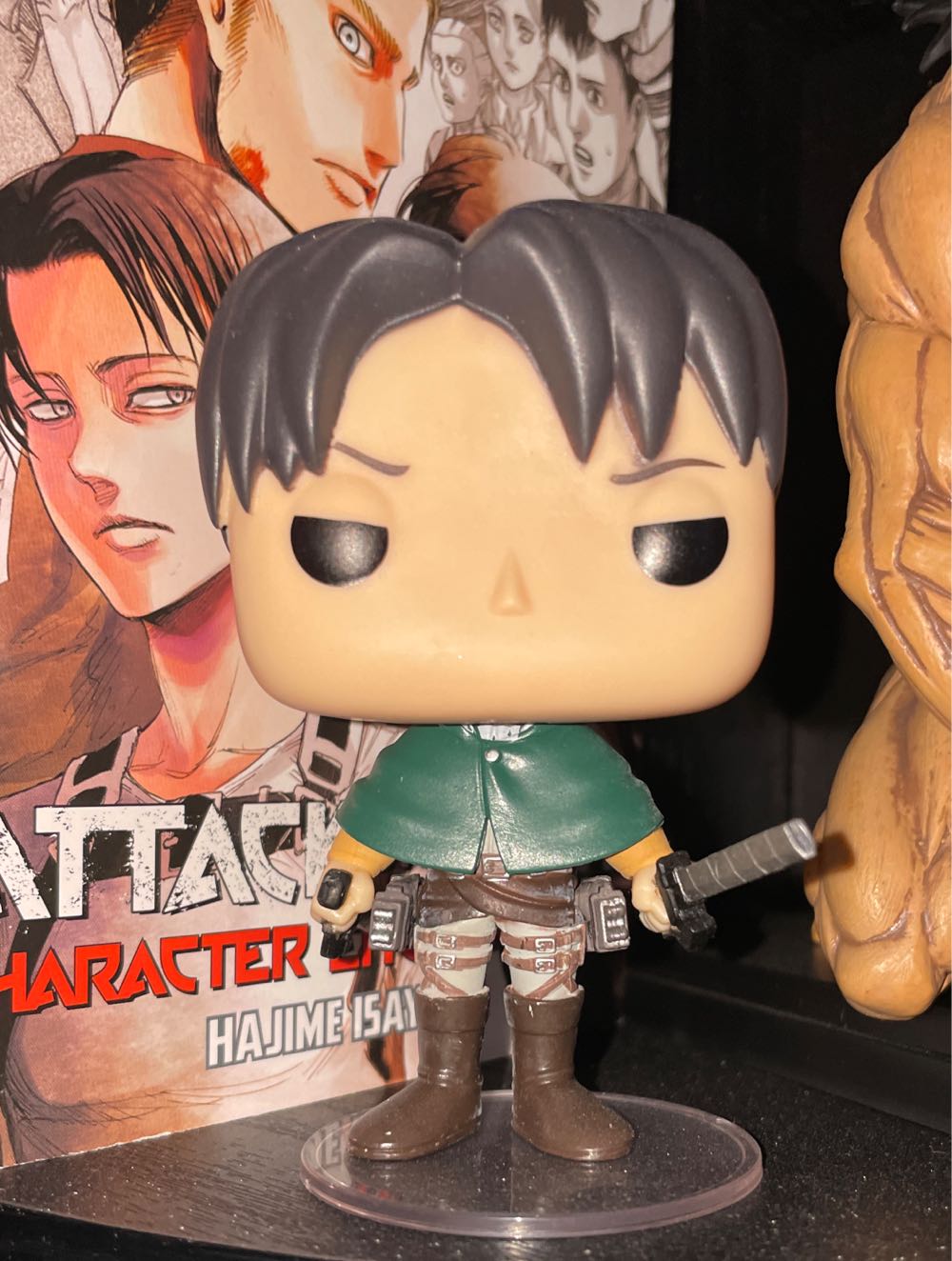 Levi - Attack on Titan vinyl figure collectible - Main Image 2