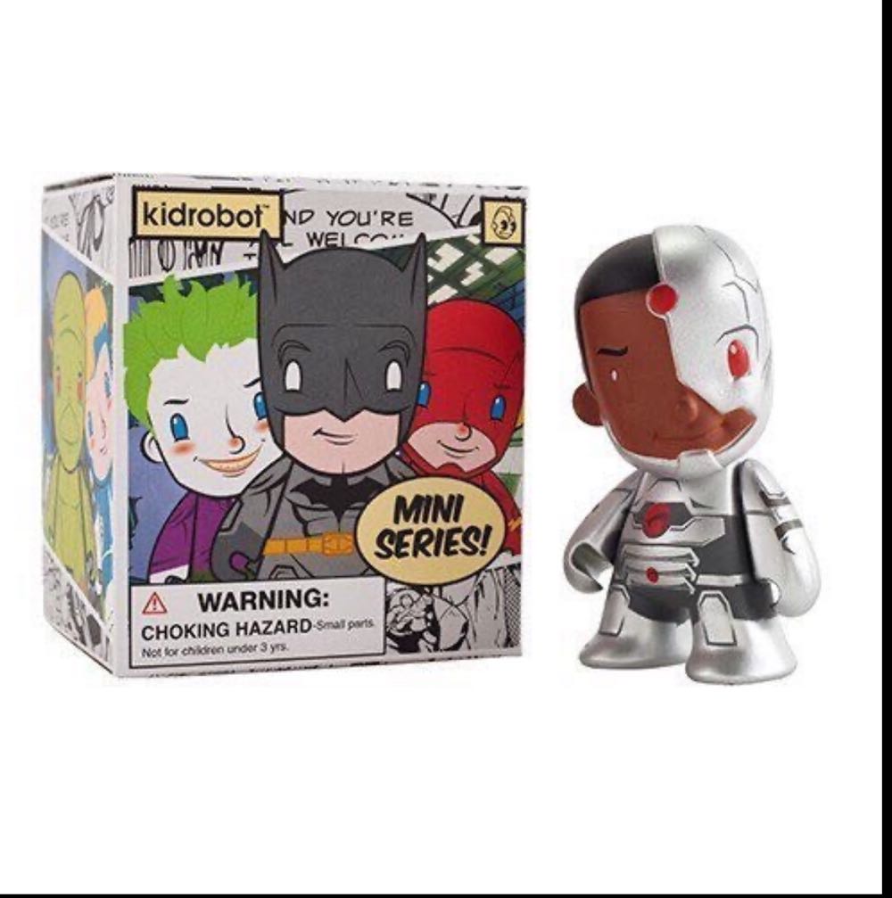 Kidrobot : Cyborg - DC Universe vinyl figure collectible - Main Image 2