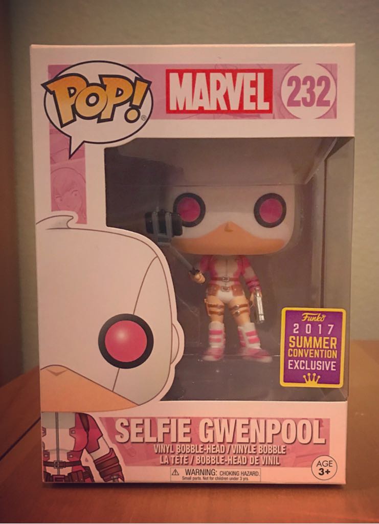Selfie Gwenpool $14 - Marvel Universe vinyl figure collectible - Main Image 2