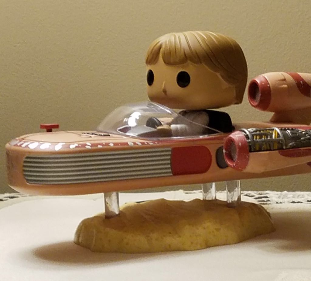 Luke Skywalker w/Speeder - Star Wars vinyl figure collectible - Main Image 2