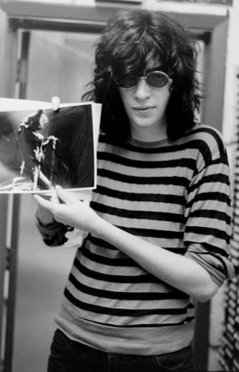 Joey Ramone - Musicians vinyl figure collectible [Barcode 889698143509] - Main Image 4