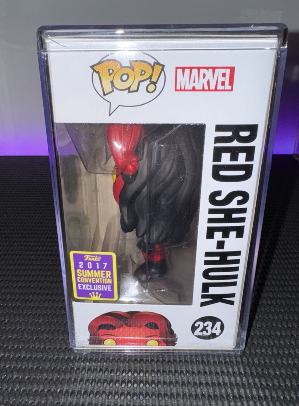 Red She-Hulk - Marvel Universe vinyl figure collectible [Barcode 889698203708] - Main Image 4