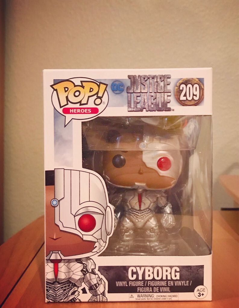 Justice League: Cyborg - DC Universe vinyl figure collectible - Main Image 2