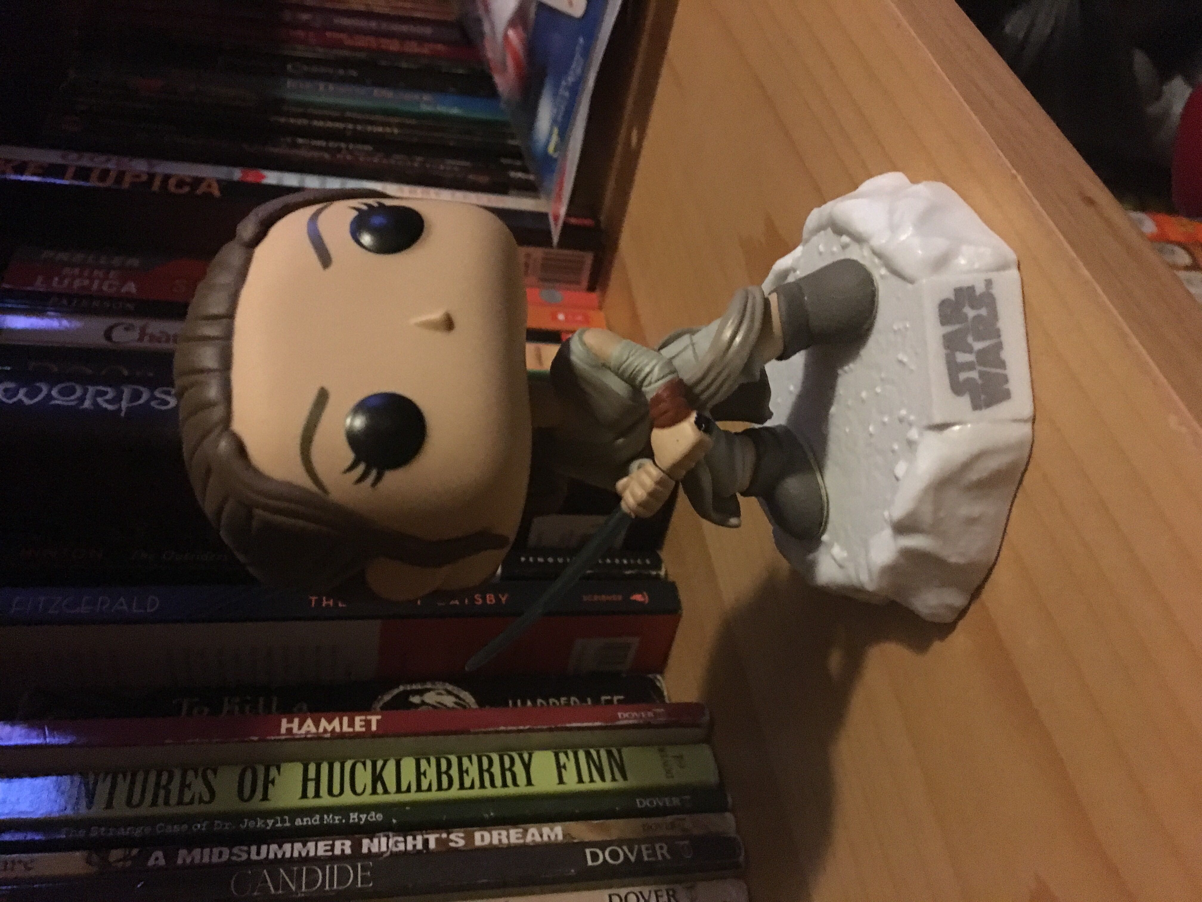 Rey - The Force Awakens - Star Wars vinyl figure collectible - Main Image 3