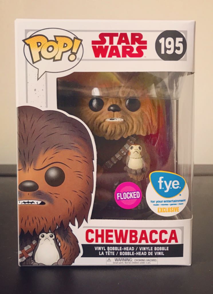 Chewbacca w/Porg - Star Wars vinyl figure collectible [Barcode 889698213929] - Main Image 2