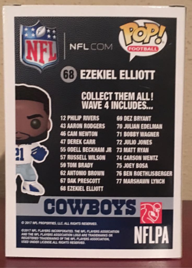 Ezekiel Elliott - NFL vinyl figure collectible [Barcode 889698201551] - Main Image 2