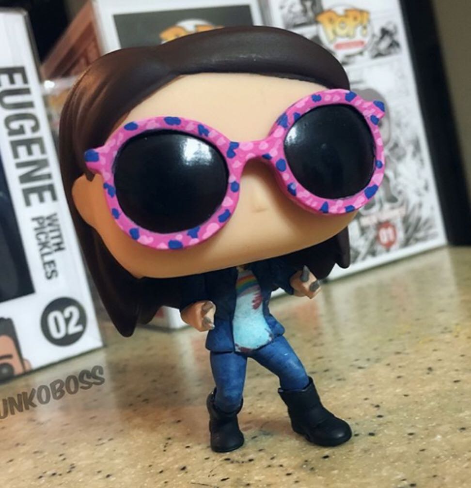 Laura  vinyl figure collectible - Main Image 2