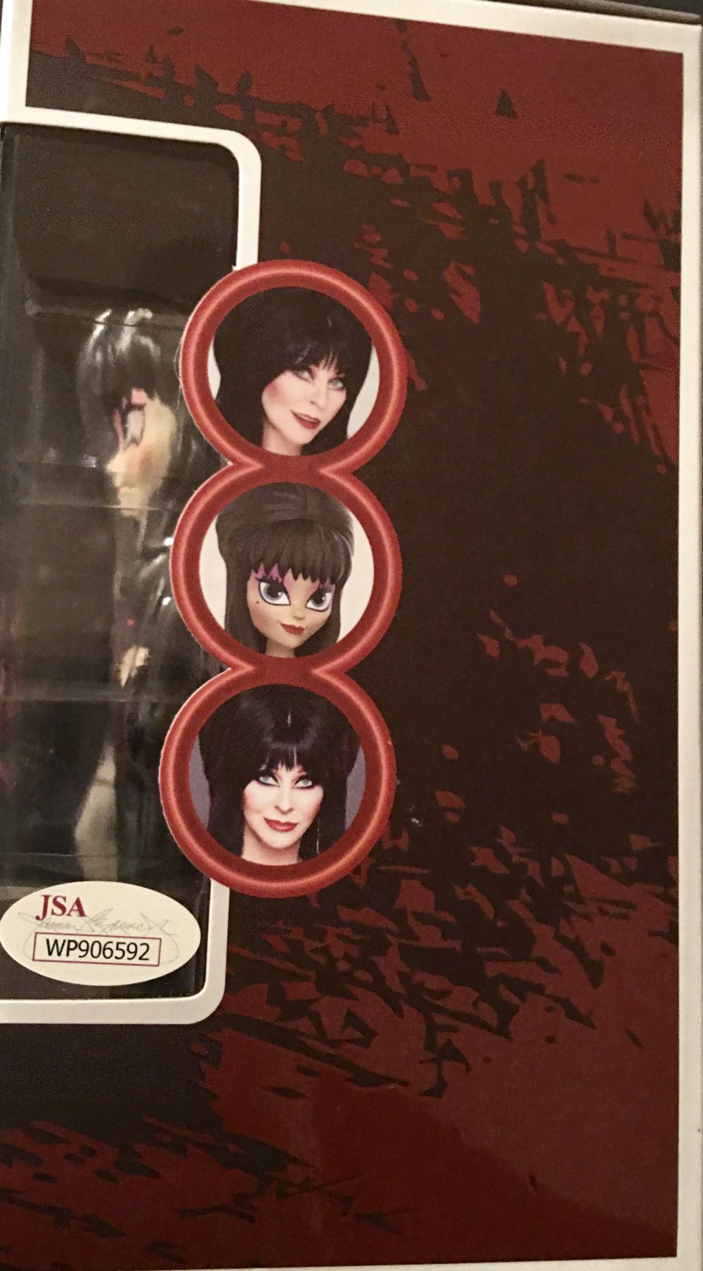 Elvira (Mistress Of Darkness) - Elvira Mistress of the Dark vinyl figure collectible - Main Image 3