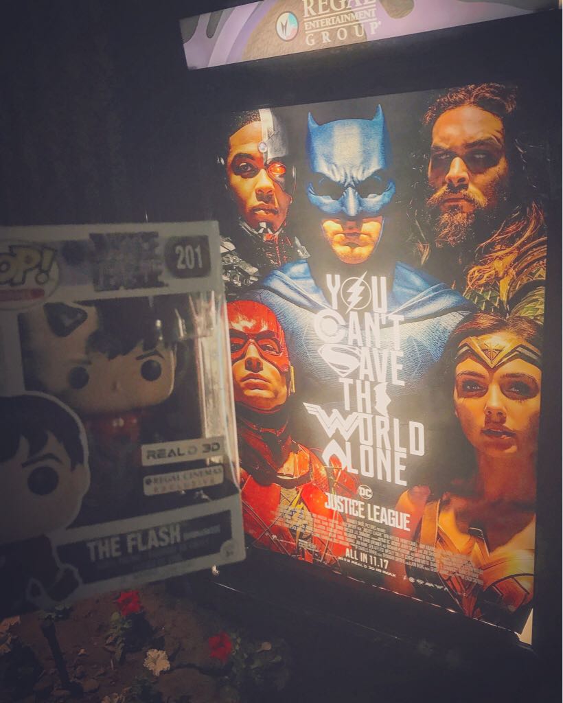 Justice League: The Flash (Unmasked)  vinyl figure collectible - Main Image 2