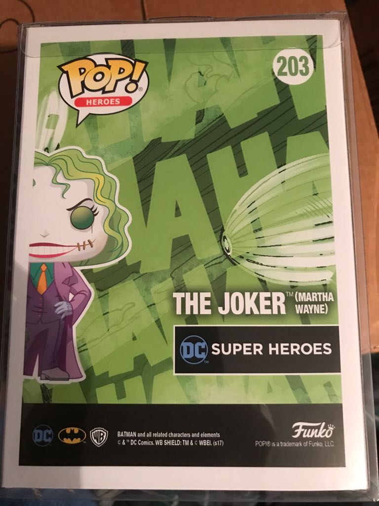 The Joker (Martha Wayne) - DC Universe vinyl figure collectible [Barcode 889698144025] - Main Image 2