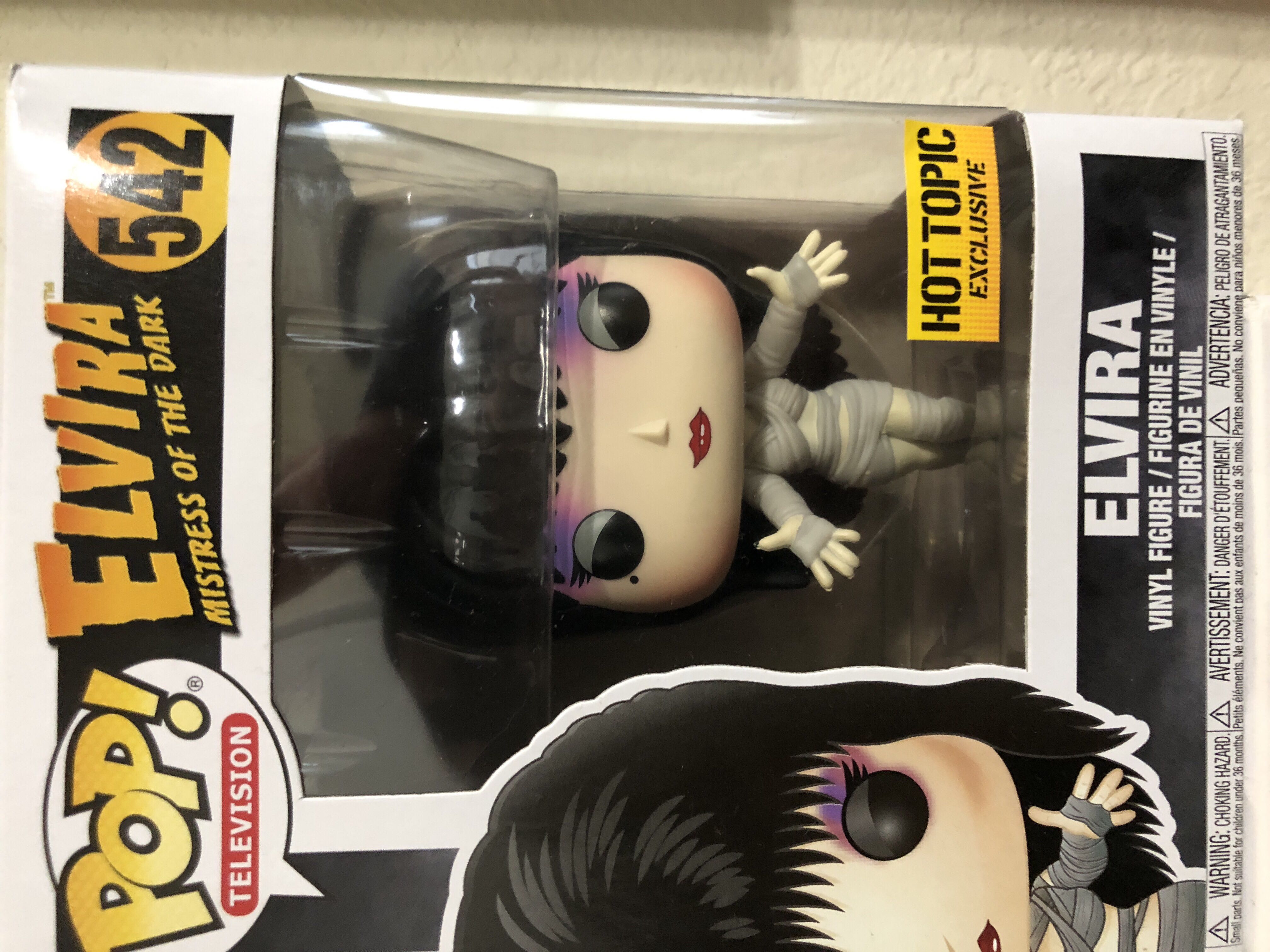 Elvira - Elvira Mistress of the Dark vinyl figure collectible [Barcode 889698213653] - Main Image 3