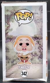 Sneezy - Snow White vinyl figure collectible [Barcode 889698217224] - Main Image 3