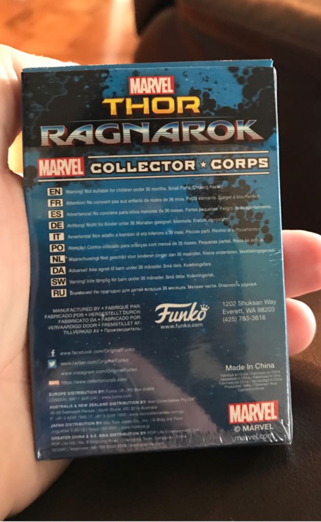 Thor Cards - Thor vinyl figure collectible - Main Image 2