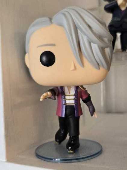 Victor  vinyl figure collectible [Barcode 889698218825] - Main Image 3