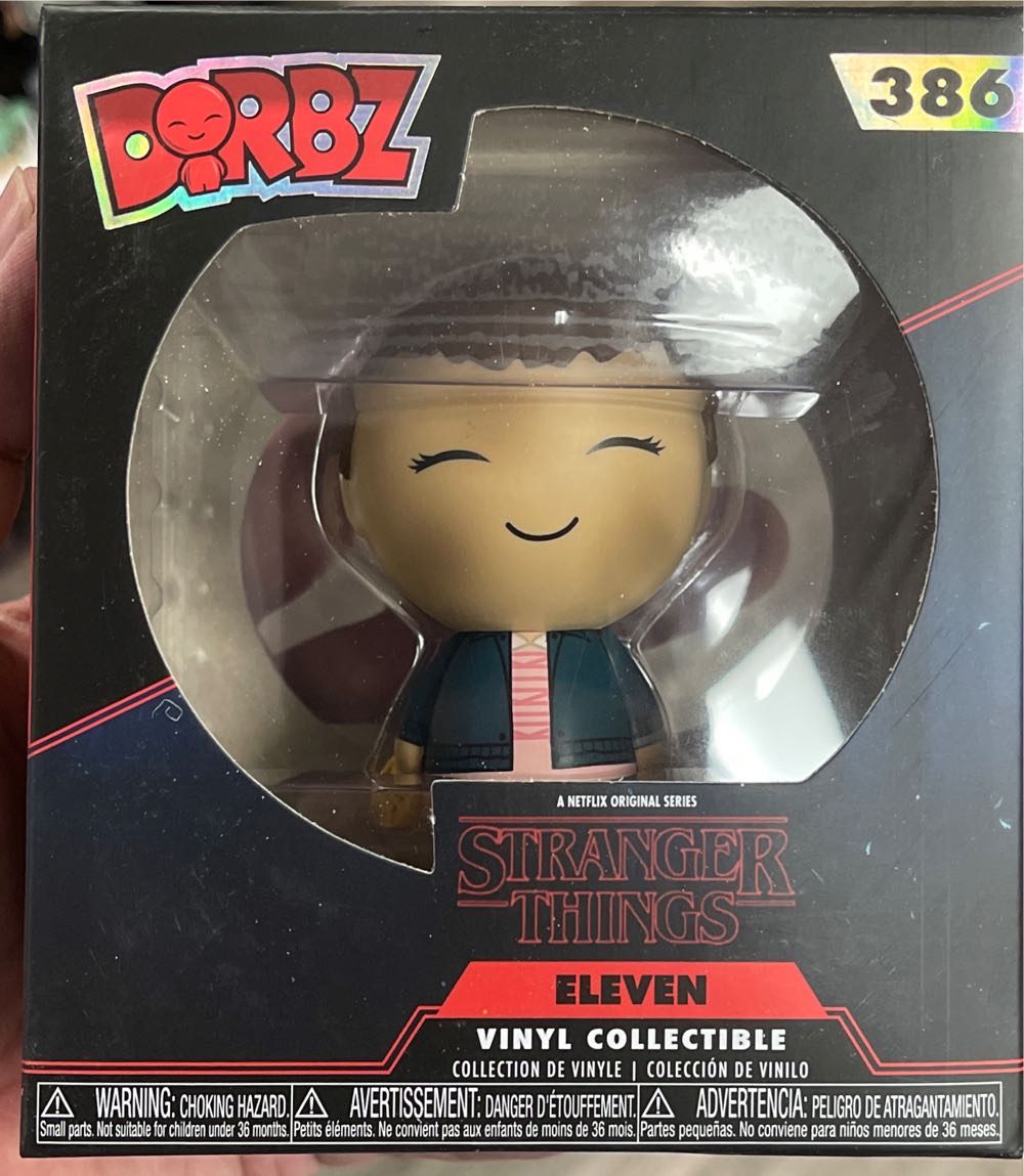 Eleven - Stranger Things vinyl figure collectible [Barcode 889698217903] - Main Image 2