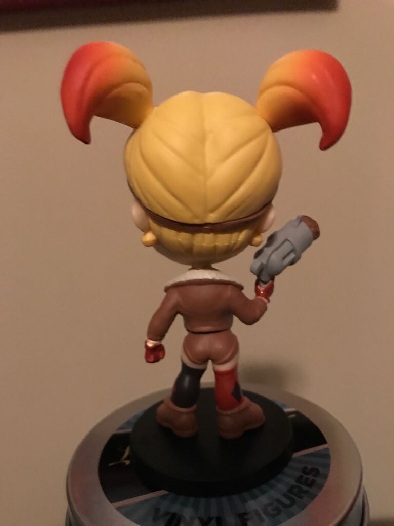 Harley Quinn  vinyl figure collectible - Main Image 2