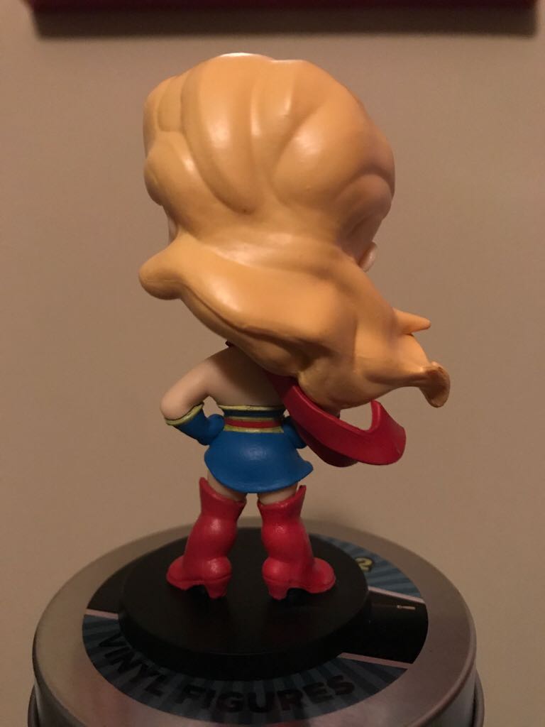 Supergirl  vinyl figure collectible - Main Image 2