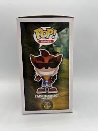 Crash Bandicoot (Biker Outfit) - Crash Bandicoot vinyl figure collectible [Barcode 889698256476] - Main Image 4