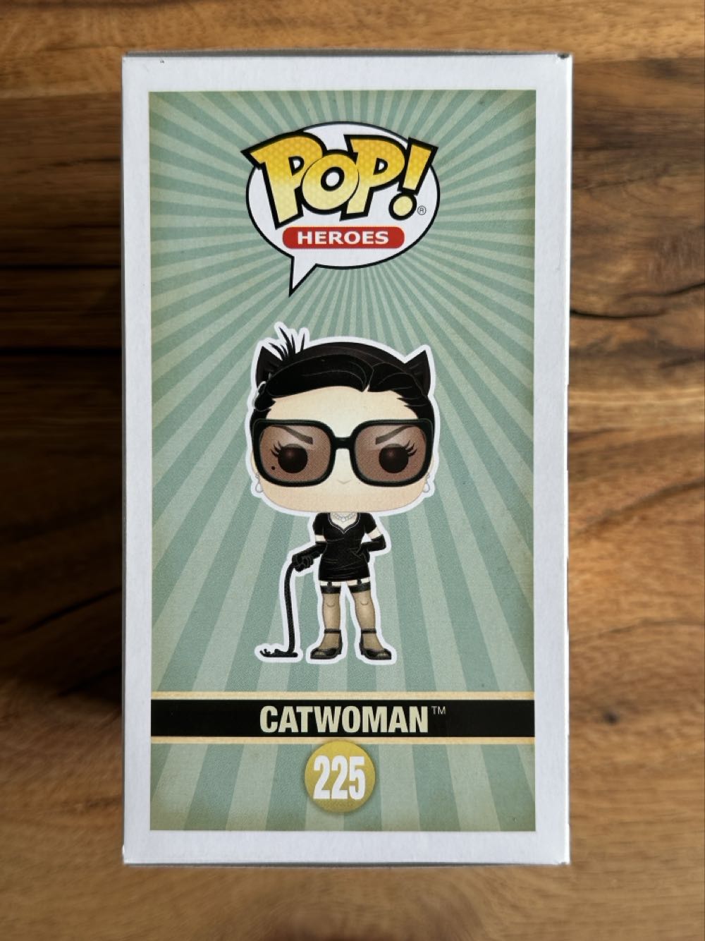 Catwoman  vinyl figure collectible [Barcode 889698228961] - Main Image 3