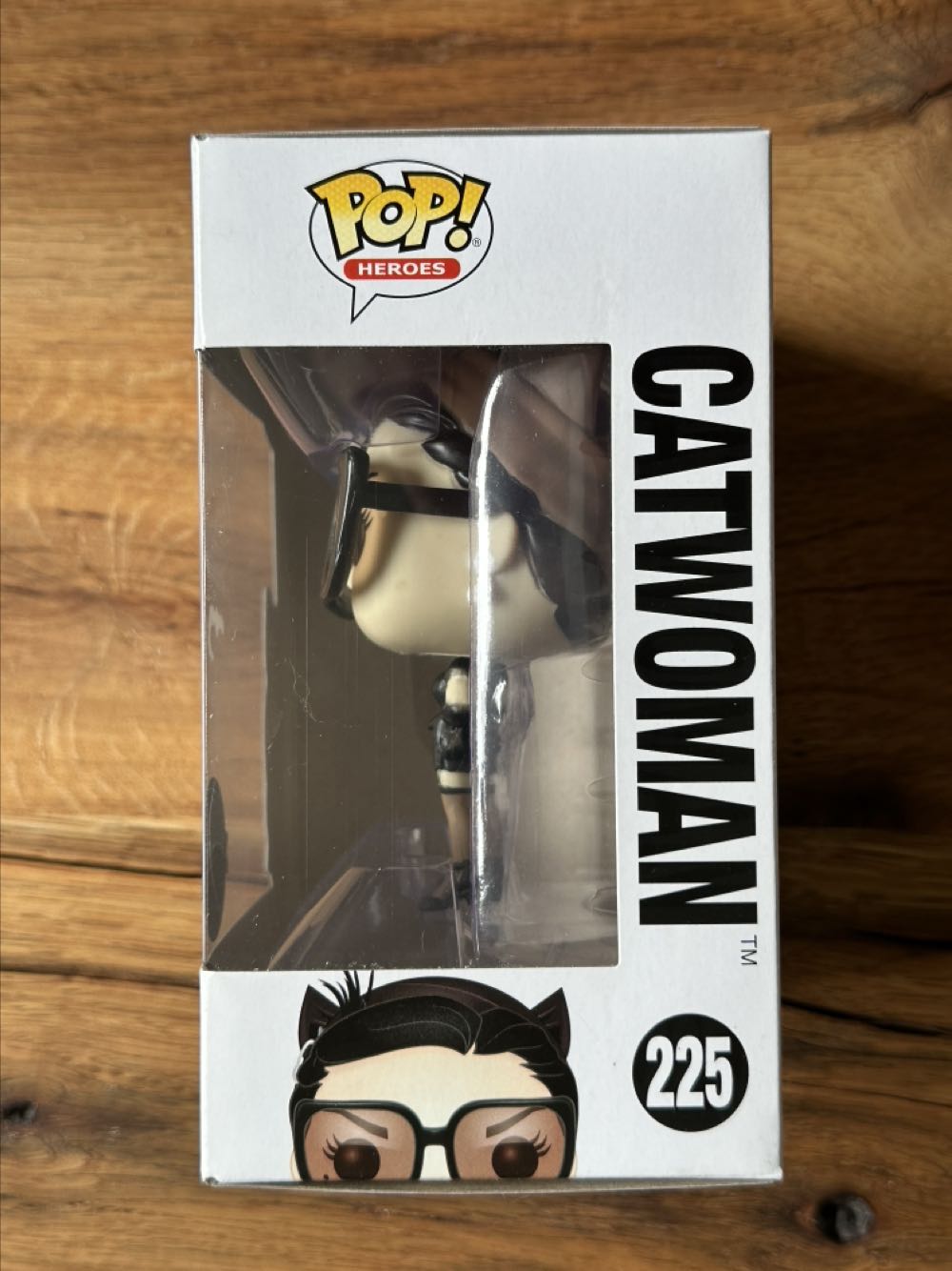 Catwoman  vinyl figure collectible [Barcode 889698228961] - Main Image 4