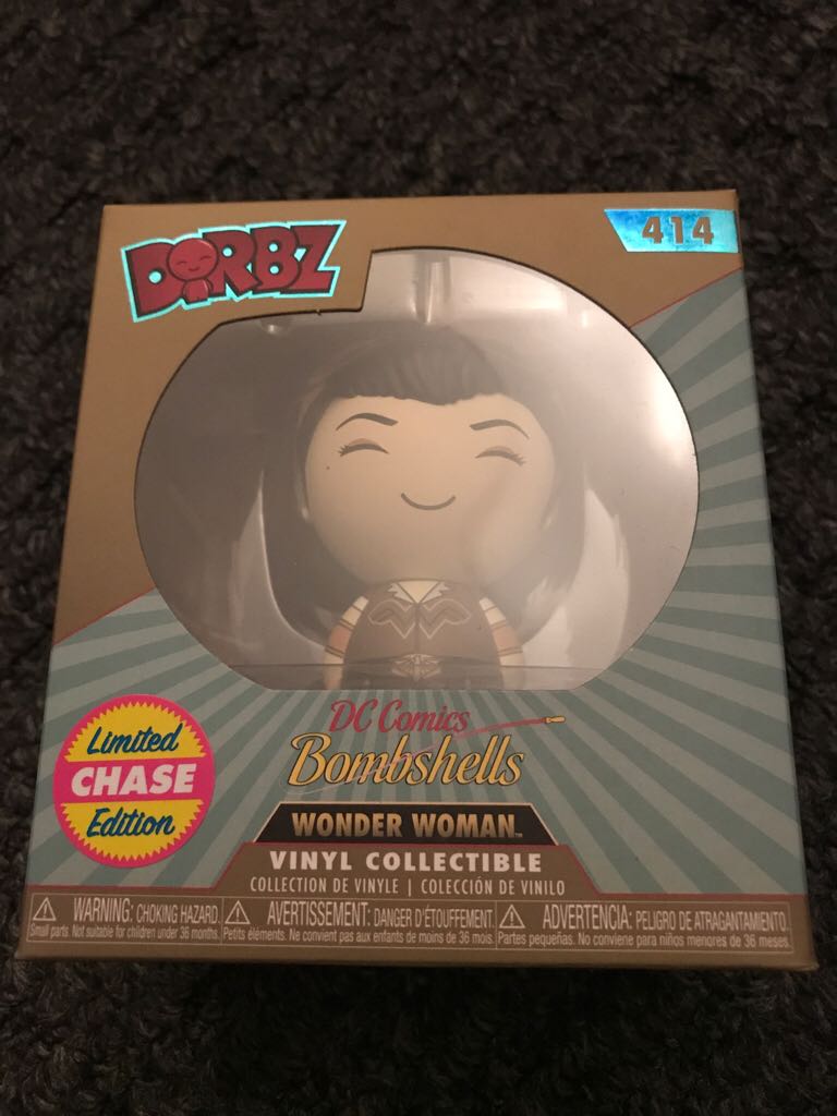 Wonder Woman  vinyl figure collectible [Barcode 889698217477] - Main Image 2