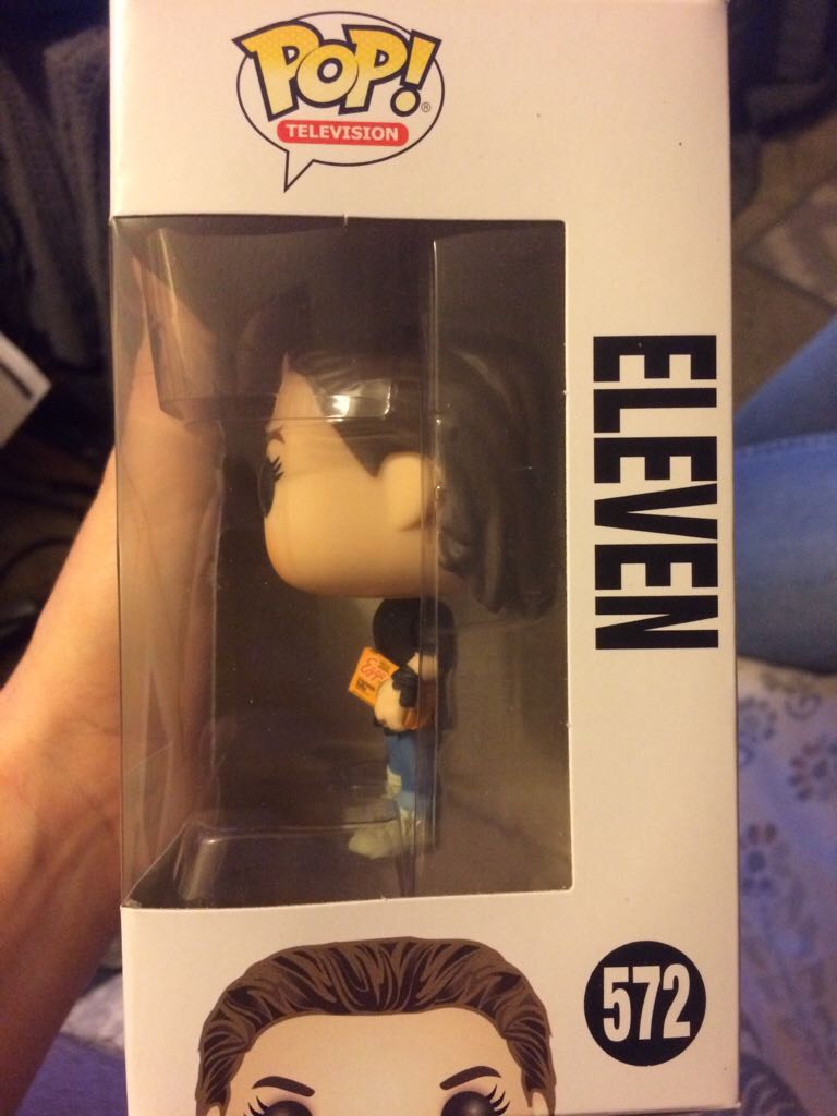 Eleven - Stranger Things vinyl figure collectible [Barcode 889698264471] - Main Image 2