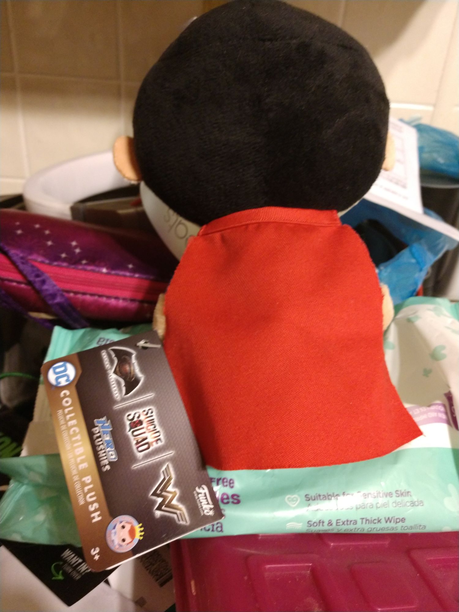 Superman Plushie - DC Universe vinyl figure collectible [Barcode 889698122504] - Main Image 2