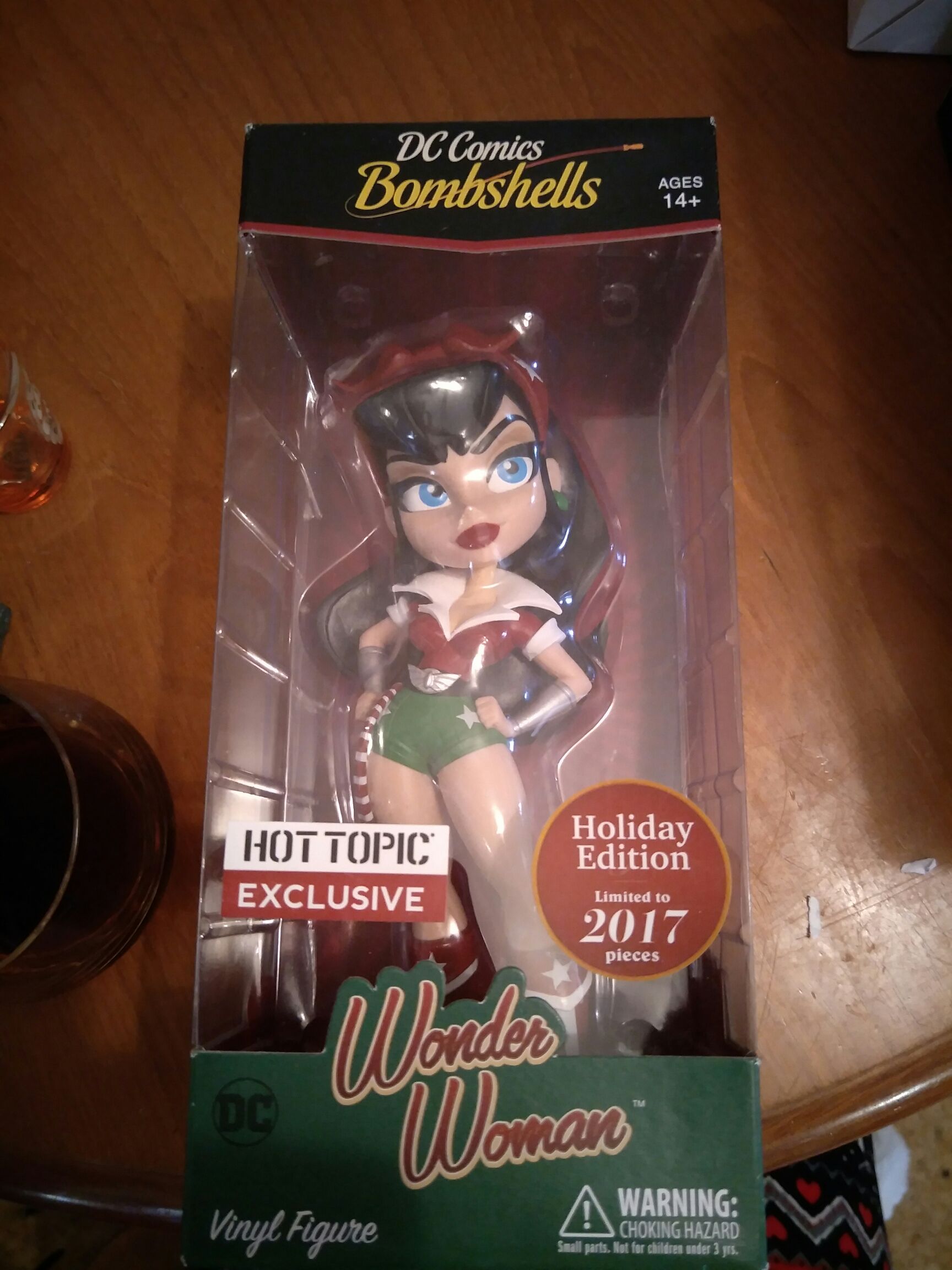 Bombshell: Wonder Woman  vinyl figure collectible - Main Image 2
