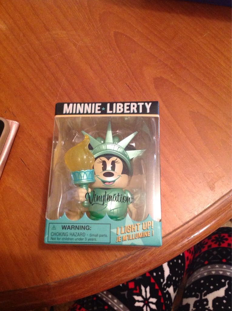 Mini Mouse Liberty  vinyl figure collectible - Main Image 2