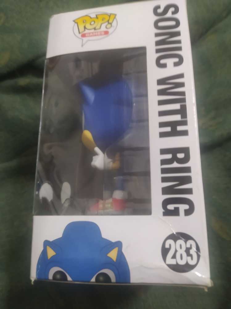 Sonic with Ring - Sonic the Hedgehog vinyl figure collectible [Barcode 889698265720] - Main Image 4