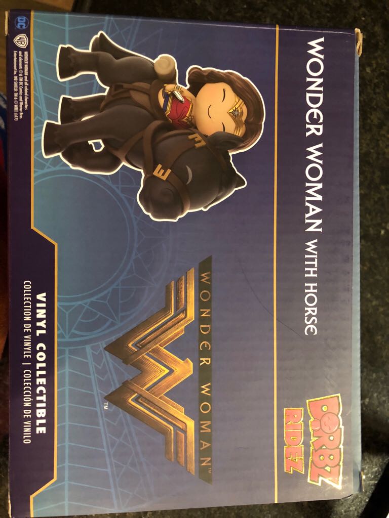 Wonder Woman with Horse - Wonder Woman vinyl figure collectible [Barcode 889698251563] - Main Image 2
