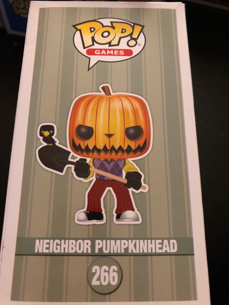 Neighbor Pumpkinhead - Halloween vinyl figure collectible [Barcode 889698259026] - Main Image 2