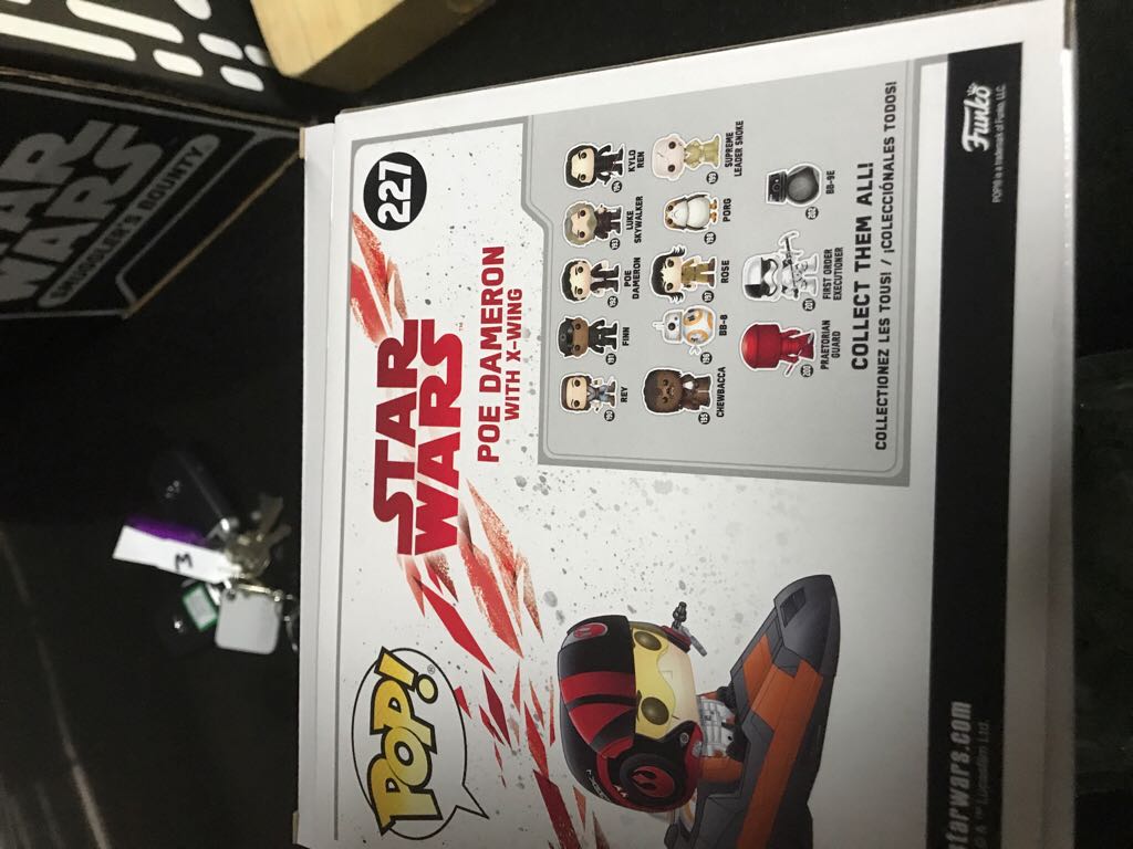 Poe Cameron With X-wing - Star Wars vinyl figure collectible - Main Image 2