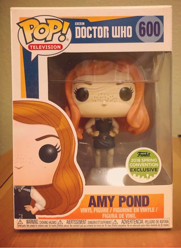 Amy Pond - Doctor Who vinyl figure collectible - Main Image 2