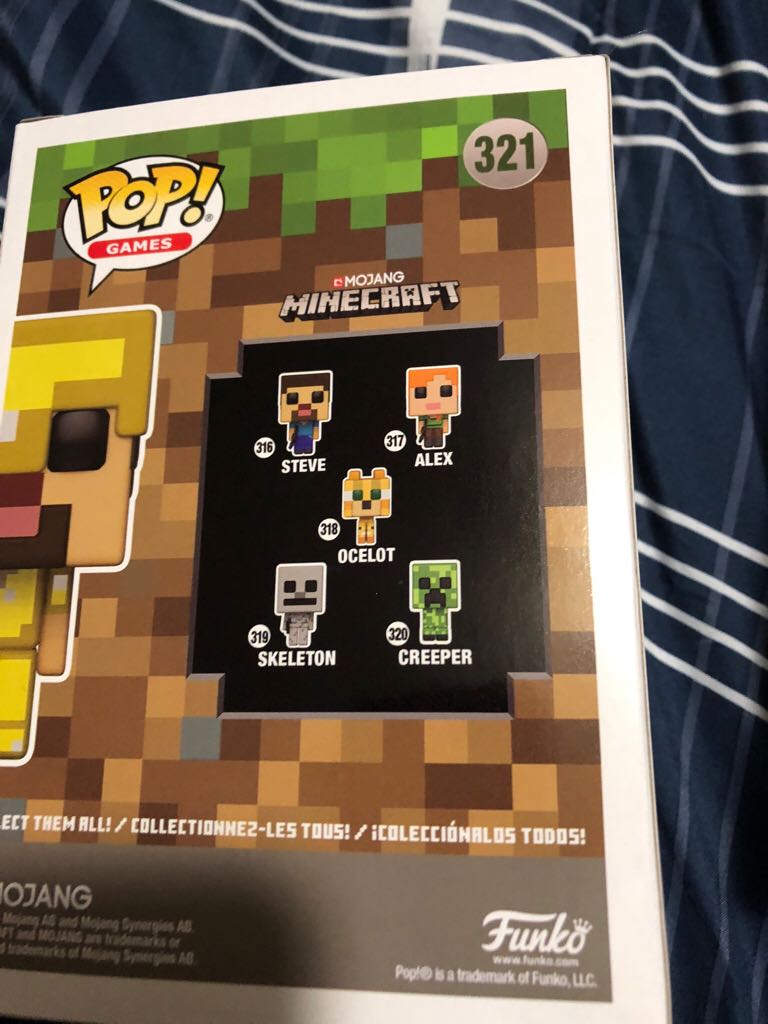 Steve in Gold Armor  vinyl figure collectible [Barcode 889698264181] - Main Image 2