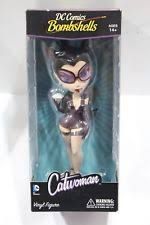 DC Bombshells: Catwoman  vinyl figure collectible - Main Image 2