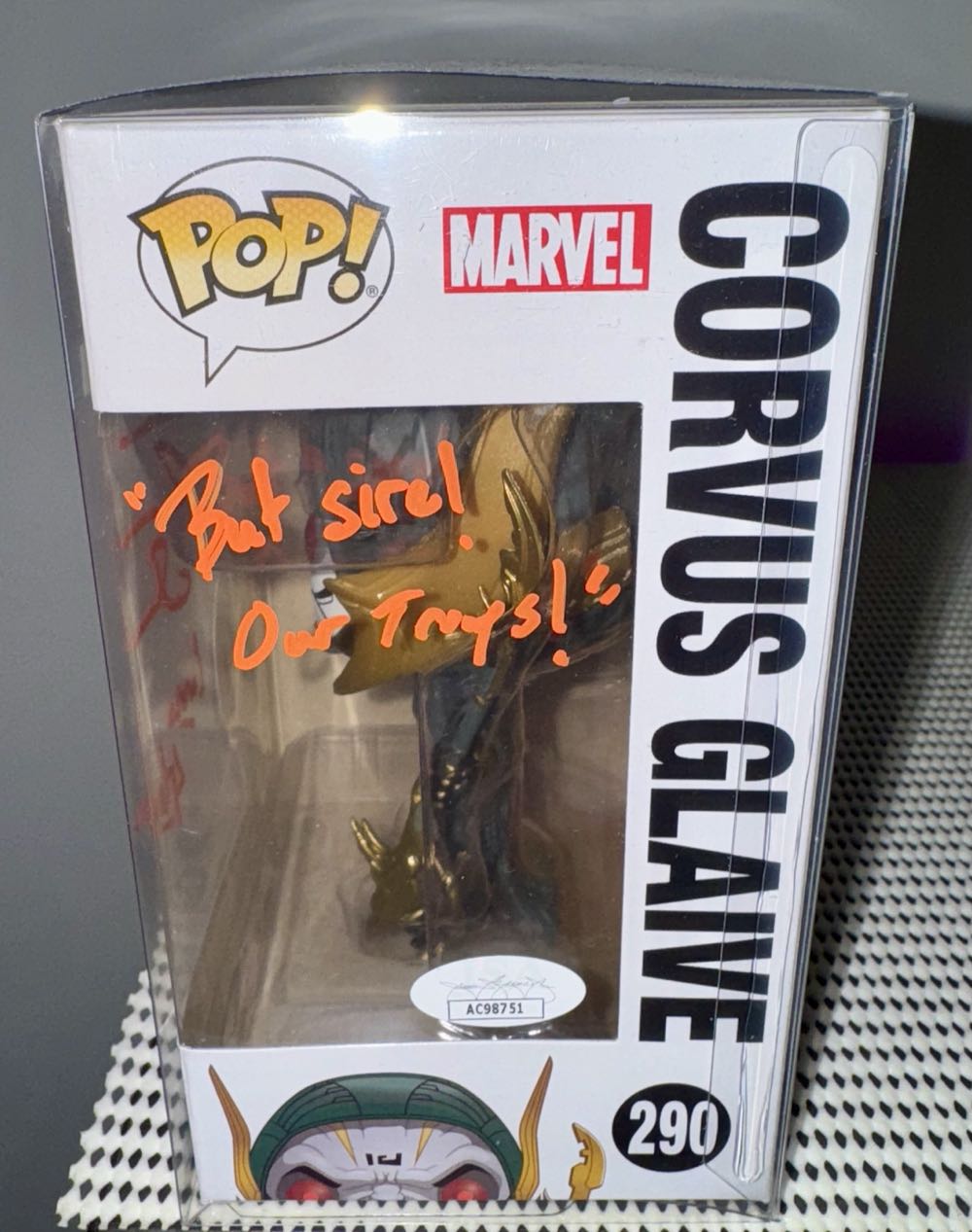 Corvus Glaive - Avengers: Infinity War vinyl figure collectible - Main Image 2