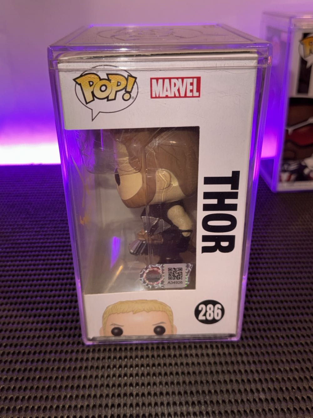 Thor - Avengers: Infinity War vinyl figure collectible [Barcode 889698264648] - Main Image 4