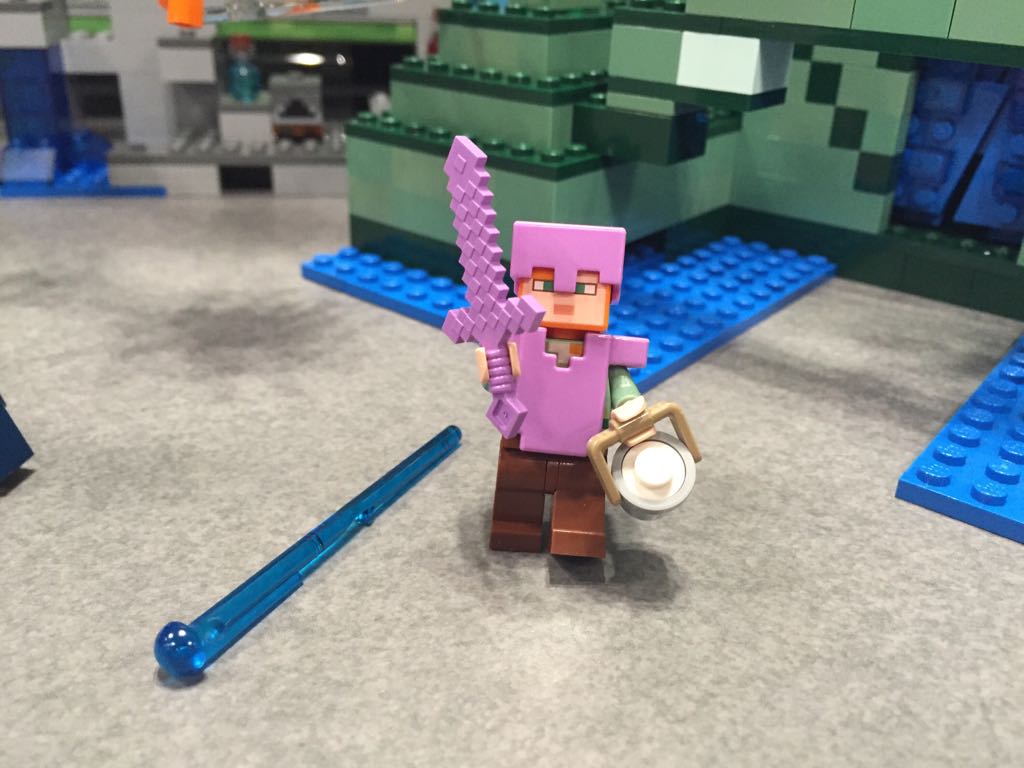 Steve in Enchanted Armor  vinyl figure collectible [Barcode 889698264211] - Main Image 2