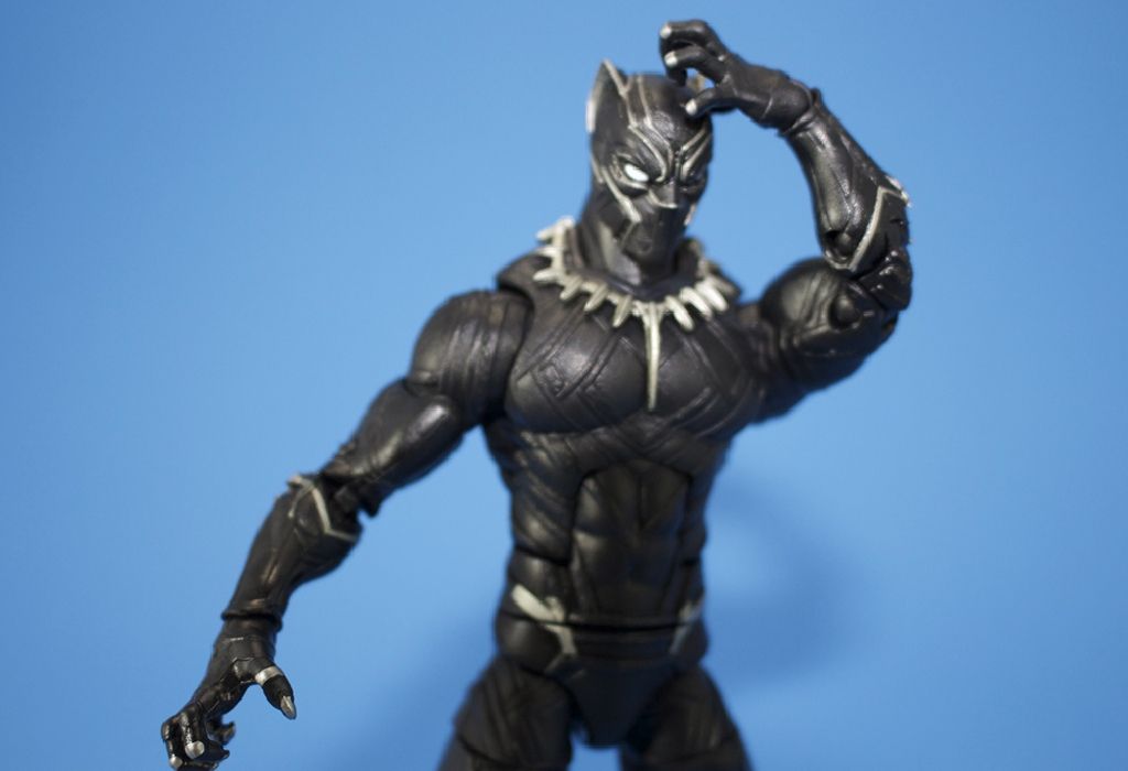 Black Panther Hasbro  vinyl figure collectible - Main Image 2
