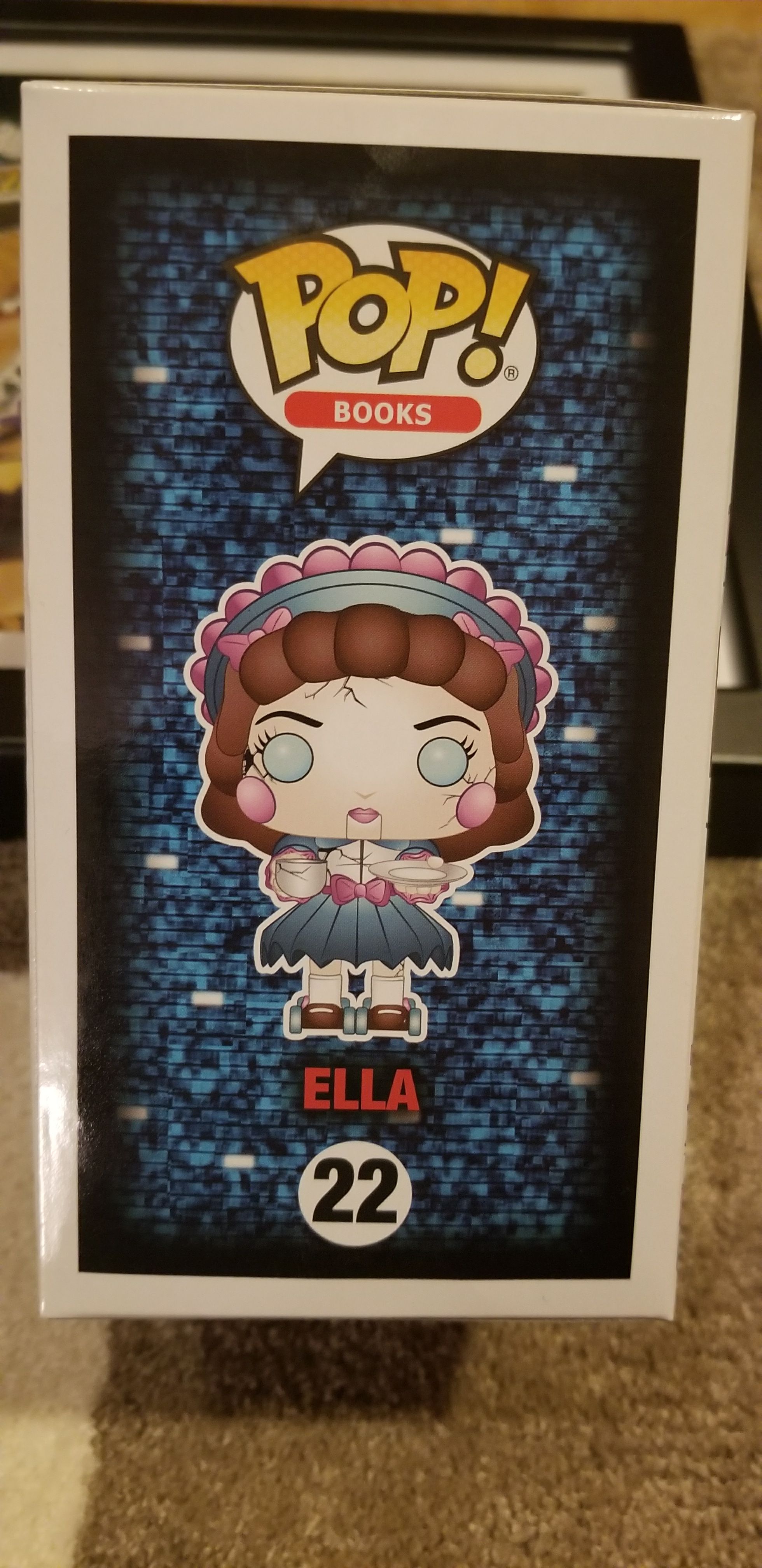 Ella - Five Nights at Freddy’s vinyl figure collectible [Barcode 889698293389] - Main Image 2