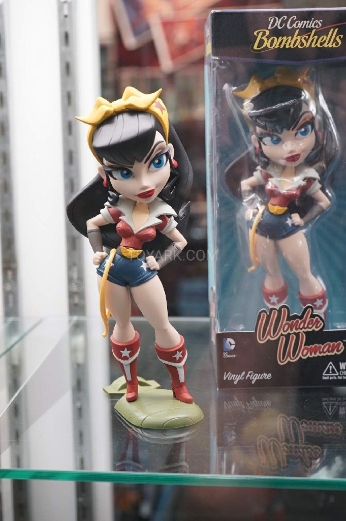 Wonder Woman [Bombshell]  vinyl figure collectible [Barcode 815442019820] - Main Image 2